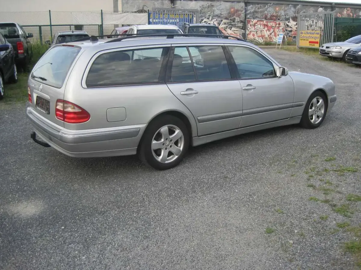 Gebraucht Mercedes E200 Elegance 136 PS (100 kW) 2000 Silber Kombi
