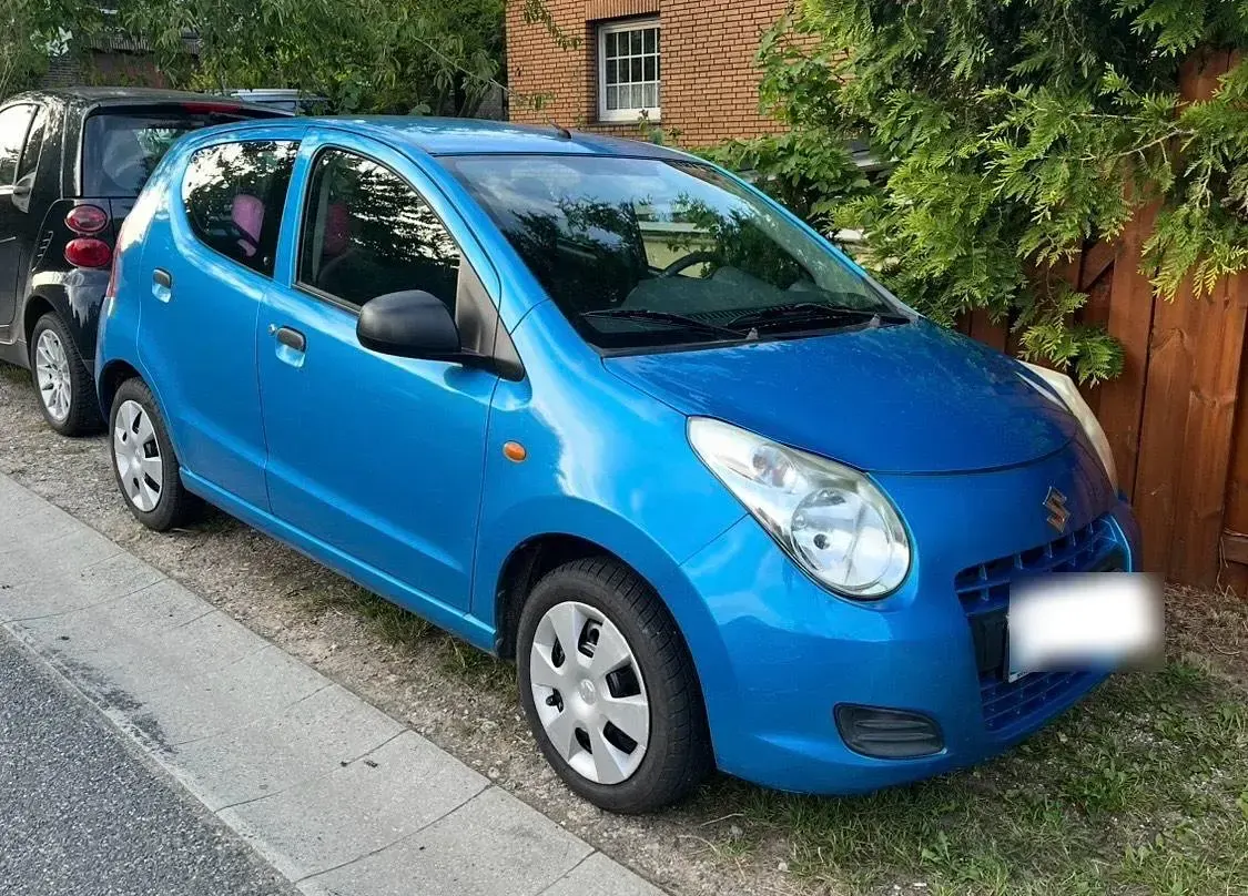 Gebraucht Suzuki Alto 68 PS (50 kW) 2011 Blau Kleinwagen