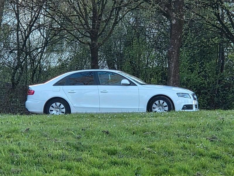 Gebraucht Audi A4 120 PS (88 kW) 2008 Weiß Limousine