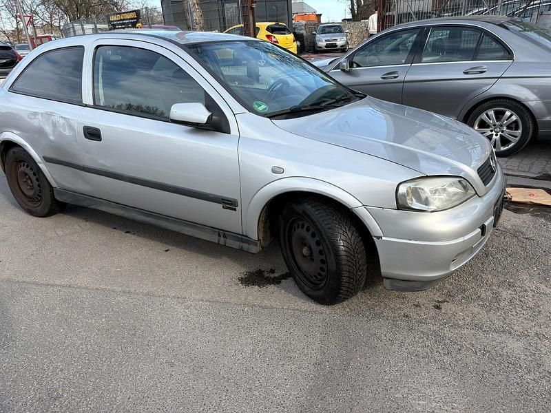 Gebraucht Opel Astra 101 PS (74 kW) 2002 Silber Limousine