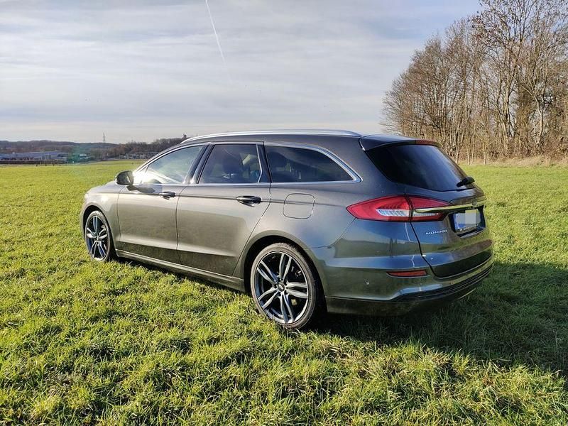 Gebraucht Ford Mondeo Titanium 150 PS (110 kW) 2019 Grau Limousine