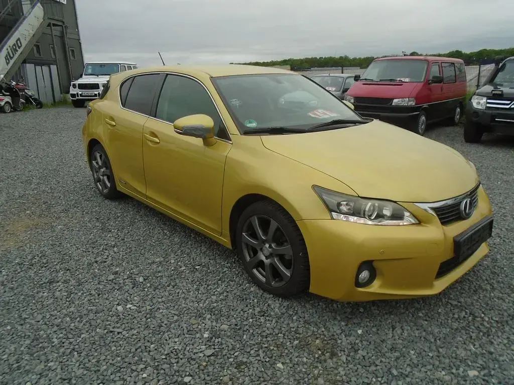 Second-hand Lexus CT200h 99 CP (72 kW) 2011 Galben Berlinǎ
