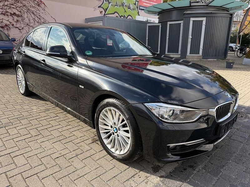 Schwarz Gebraucht 2013 BMW 318 Comfort Edition Limousine | 8.890 € (Guter Preis) - Bild 1/4
