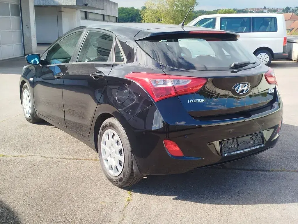 Gebraucht Hyundai i30 Style 135 PS (99 kW) 2013 Schwarz Limousine