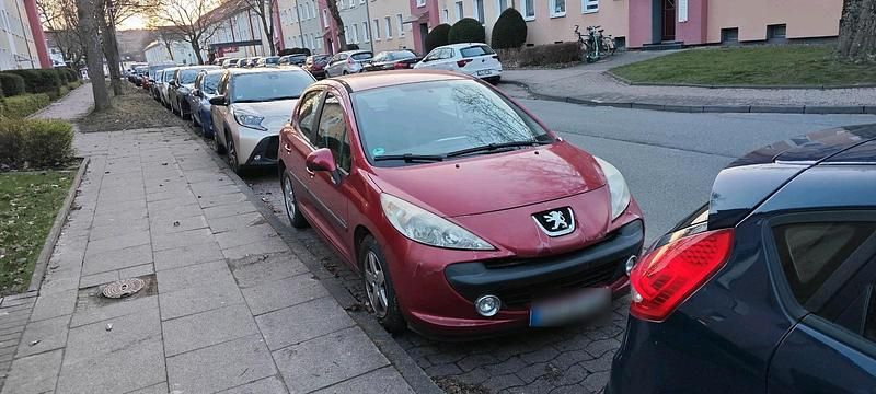 Gebraucht Peugeot 207 72 PS (52 kW) 2009 Rot Kleinwagen