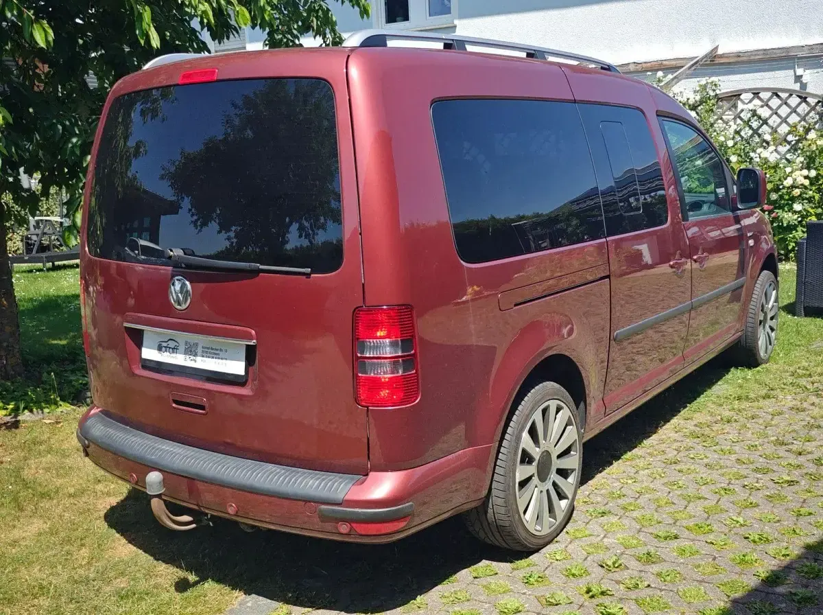 Gebraucht VW Caddy Highline 105 PS (77 kW) 2011 Rot Van / Kleinbus