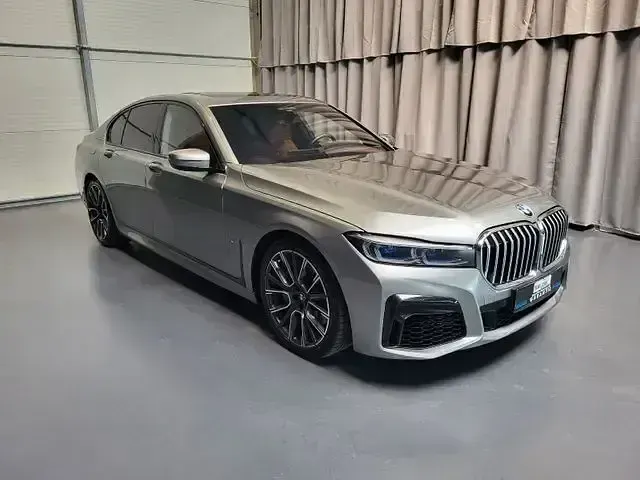 Gebraucht BMW 750 M Sport 400 PS (294 kW) 2019 Grau Limousine