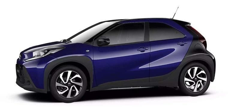 Neu Toyota Aygo X 72 PS (52 kW) 2025 Juniper blue / night sky black SUV