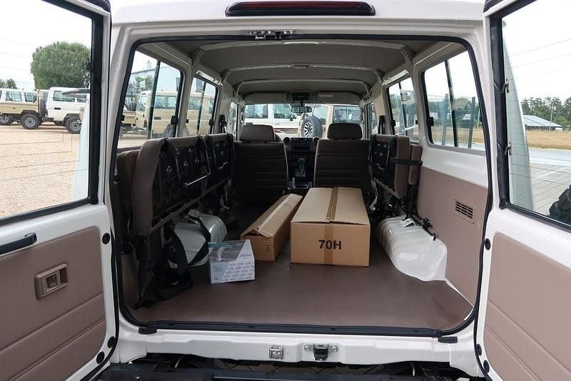 Neu Toyota Land Cruiser 228 PS (167 kW) 2026 Weiß SUV