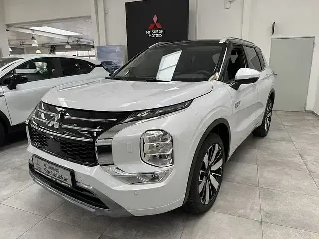 Gebraucht Mitsubishi Outlander P-HEV Top 306 PS (225 kW) 2025 Schwarz Limousine