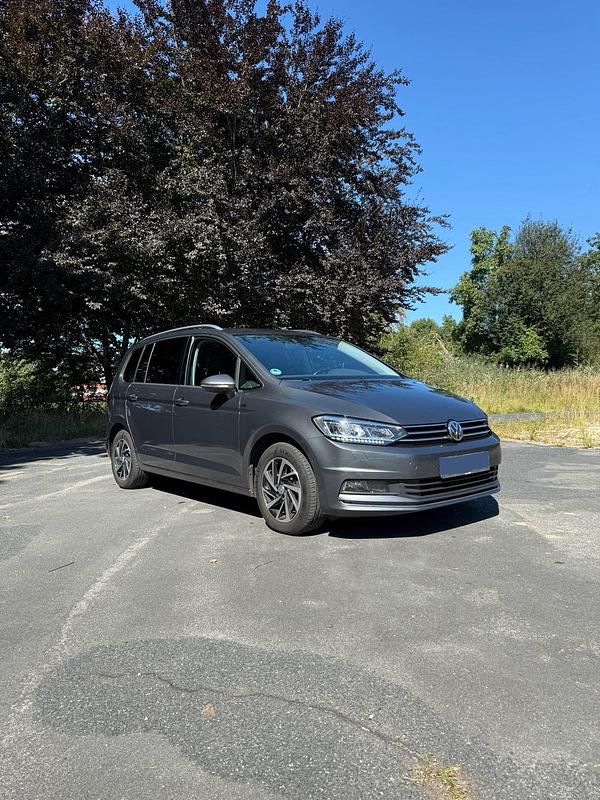 Grau Gebraucht 2019 VW Touran Join Van / Kleinbus | 14.999 € (Guter Preis) - Bild 1/4
