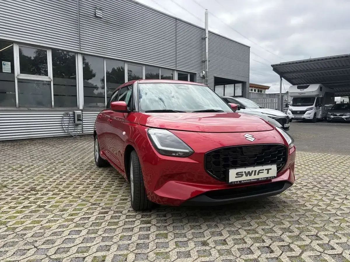 Gebraucht Suzuki Swift Comfort 83 PS (61 kW) 2025 Rot Kleinwagen