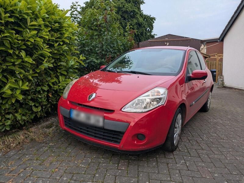 Rot Gebraucht 2010 Renault Clio II Limousine | 3.450 € (Fairer Preis) - Bild 1/4