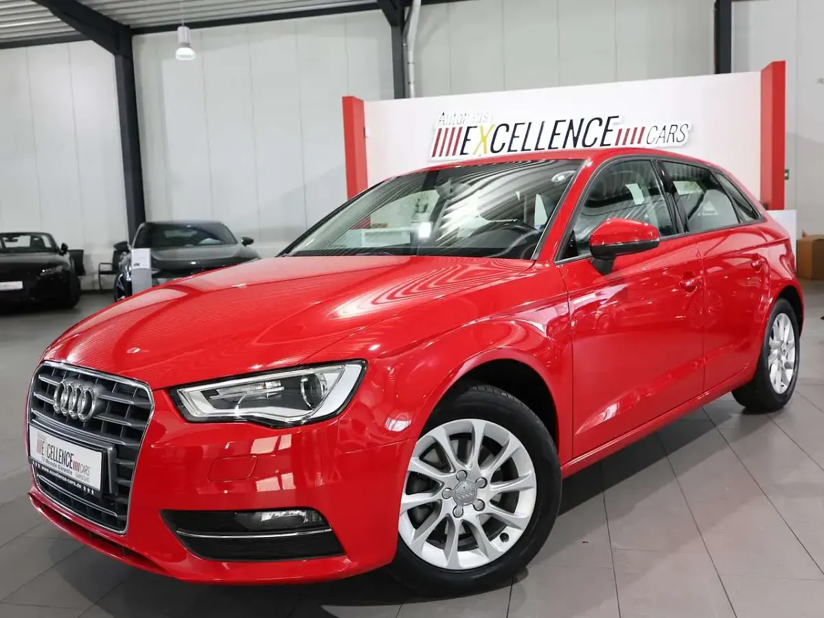 Gebraucht Audi A3 Attraction 150 PS (110 kW) 2015 Brillantrot Limousine
