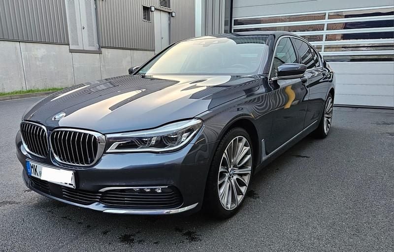 Grau Gebraucht 2017 BMW 730 Limousine | 29.500 € (Superpreis) - Bild 1/4