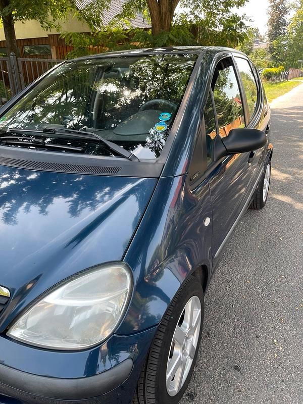 Blau Gebraucht 2001 Mercedes A160 Kleinwagen | 1.777 € (Fairer Preis) - Bild 1/4