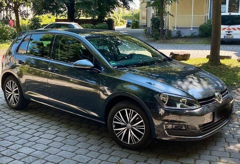 Schwarz Gebraucht 2016 VW Golf VII Allstar Limousine | 12.900 € (Guter Preis) - Bild 1/4