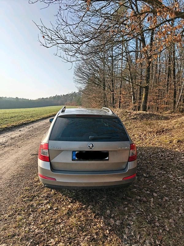 Gebraucht Skoda Octavia 150 PS (110 kW) 2015 Gold Kleinwagen