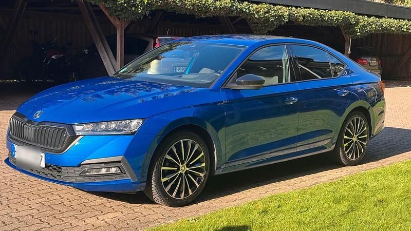 Blau Gebraucht 2021 Skoda Octavia Limousine | 25.500 € (Teuer) - Bild 1/4