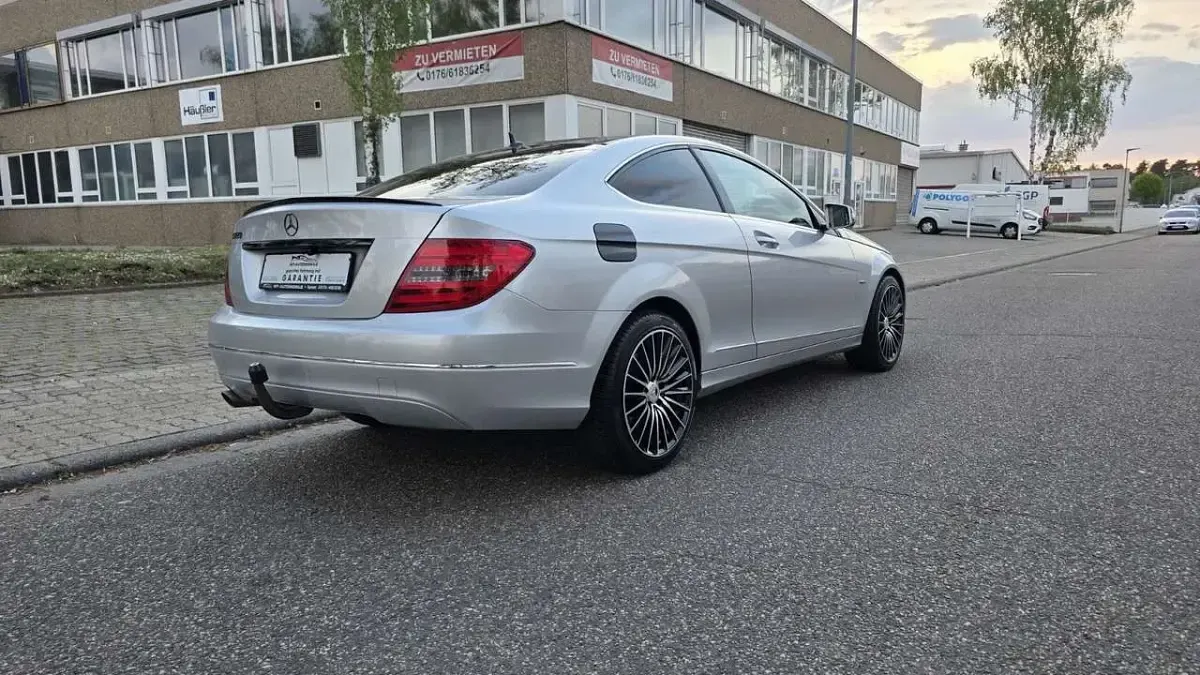 Gebraucht Mercedes C220 170 PS (125 kW) 2011 Silber Coupé