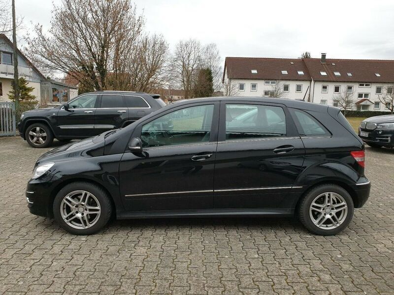 Gebraucht Mercedes B200 136 PS (100 kW) 2011 Schwarz Van / Kleinbus