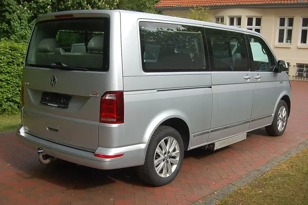 Gebraucht VW Caravelle Comfortline 204 PS (150 kW) 2016 Reflexsilber metallic Van