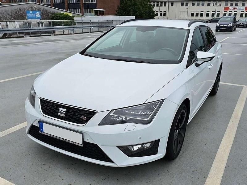 Weiß Gebraucht 2015 Seat Leon ST FR Kombi | 10.900 € (Guter Preis) - Bild 1/4