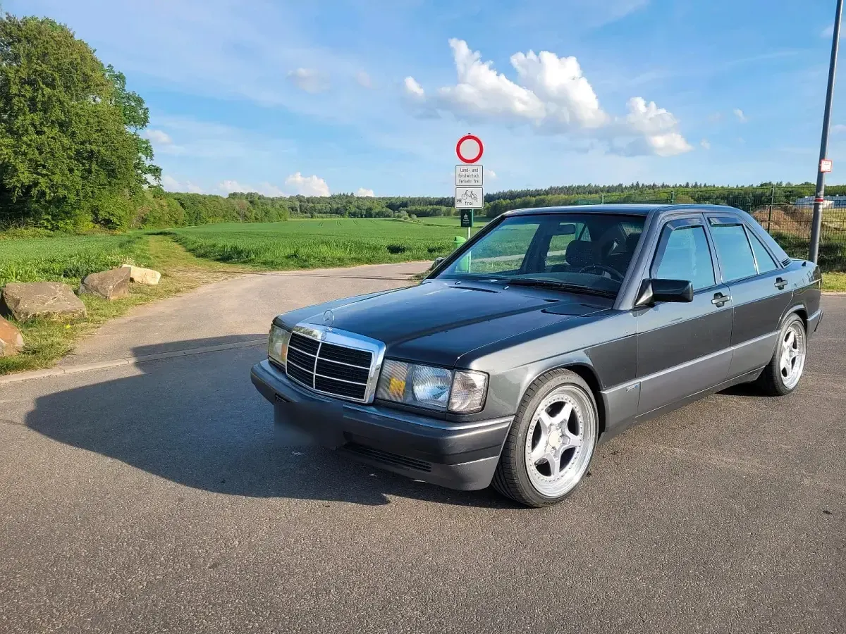 Gebraucht Mercedes 190 125 PS (91 kW) 1992 Schwarz Limousine