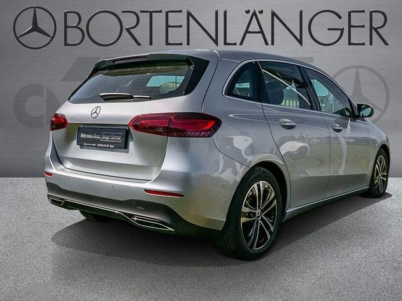 Gebraucht Mercedes B200 Advanced Plus 150 PS (110 kW) 2025 Silber Van / Kleinbus