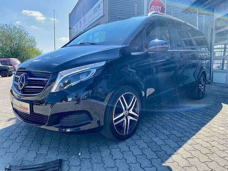 Schwarz Gebraucht 2018 Mercedes V250 Avantgarde Edition Van / Kleinbus | 42.990 € (Superpreis) - Bild 1/2