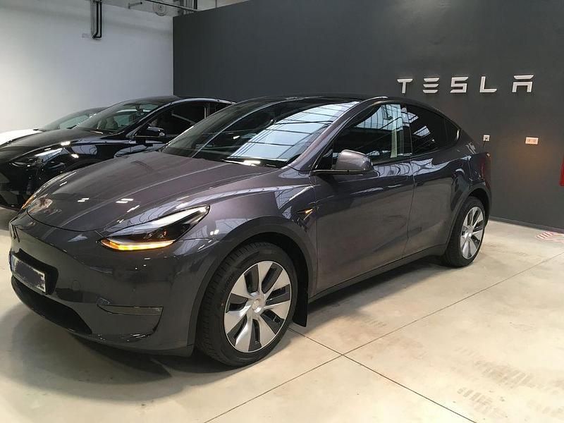 Grau Gebraucht 2021 Tesla Model Y SUV | 31.250 € (Fairer Preis) - Bild 1/4