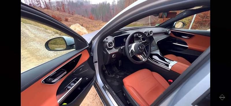 Grau Gebraucht 2021 Mercedes C220 Kombi | 42.499 € - Bild 1/4