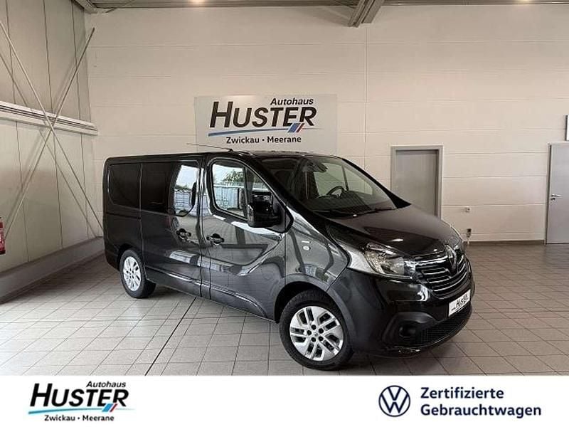 Schwarz midnight 7005 Gebraucht 2018 Renault Trafic Van | 24.950 € - Bild 1/4