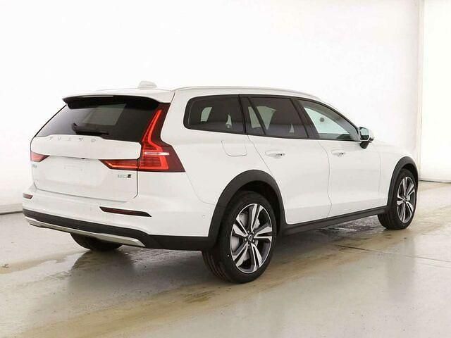 Brugt Volvo V60 CC Plus 250 HK (183 kW) 2024 Hvid Stationcar