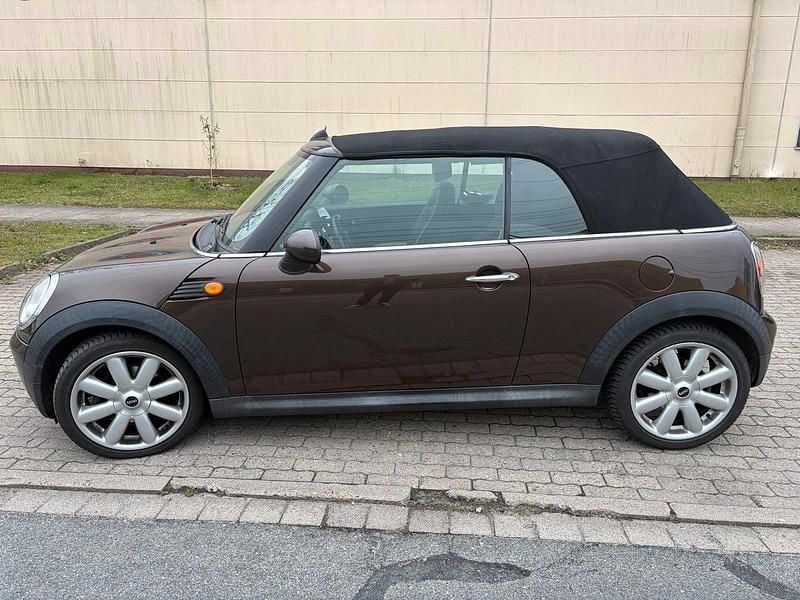 Usata Mini Cooper Cabriolet 120 CV (88 kW) 2009 Marrone Cabrio