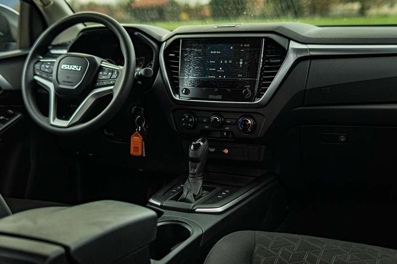 Neu Isuzu D-Max 163 PS (119 kW) 2025 Obsidian gray Abholung