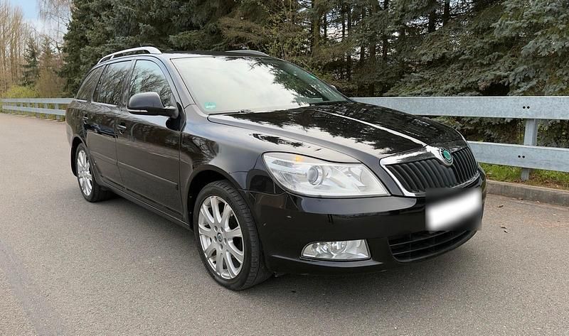 Używany Skoda Octavia 105 KM (77 kW) 2013 Niebieski Kombi