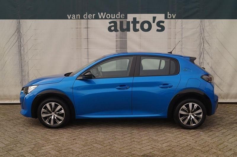 Blau Gebraucht 2023 Peugeot e-208 Active Kleinwagen | 15.900 € (Superpreis) - Bild 1/4