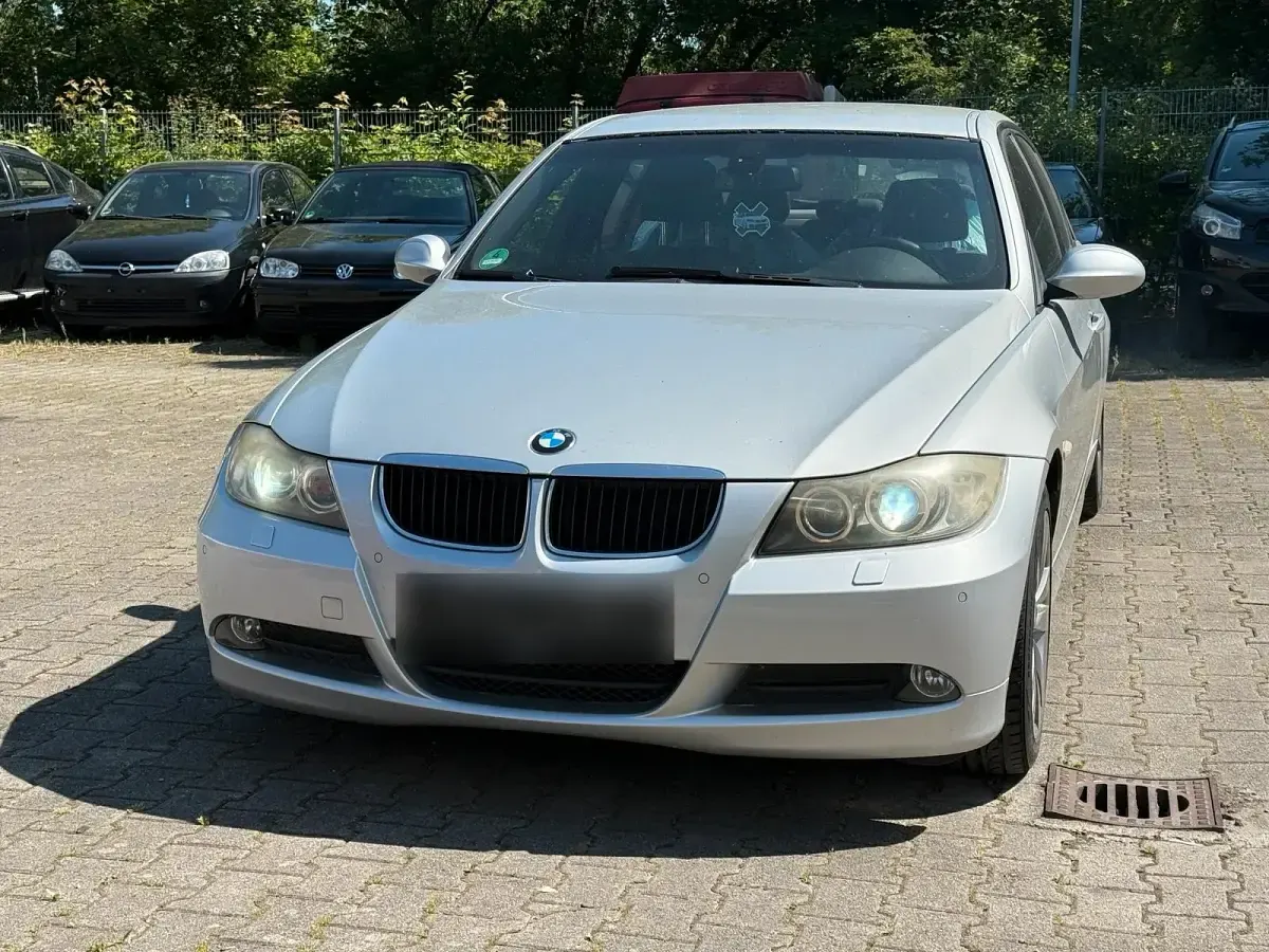 Gebraucht BMW 320 170 PS (125 kW) 2008 Grau Limousine