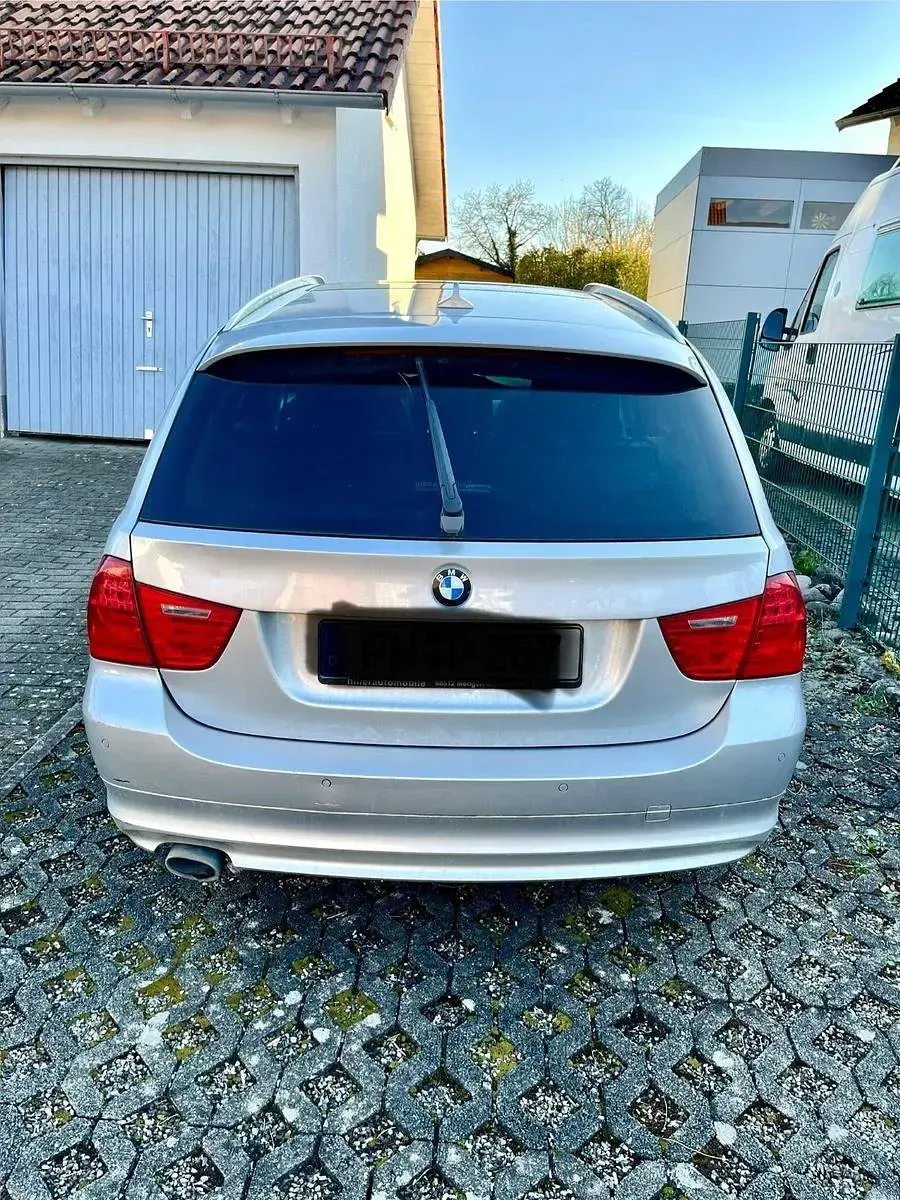 Gebraucht BMW 318 143 PS (105 kW) 2011 Silber Kombi