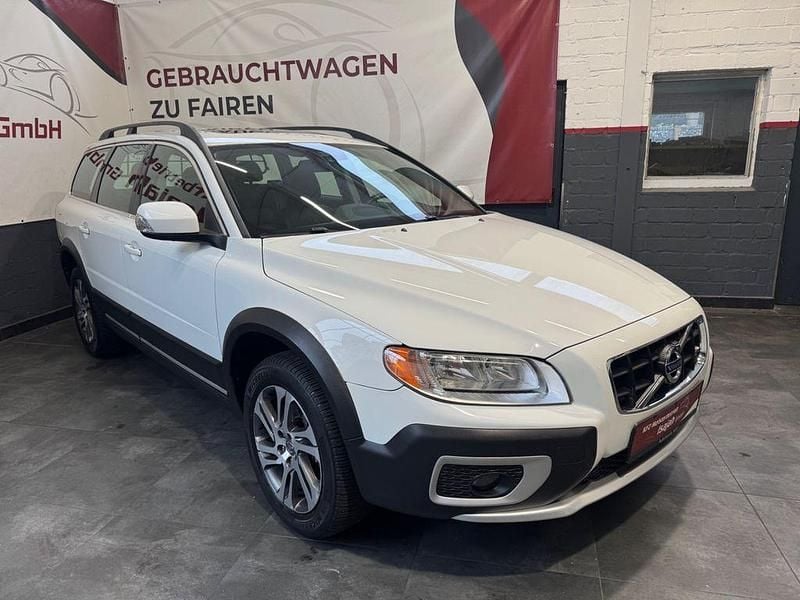 Weiß Gebraucht 2011 Volvo XC70 Momentum SUV | 12.390 € (Etwas zu teuer) - Bild 1/4