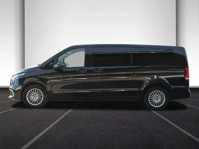Gebraucht Mercedes V300 Avantgarde 237 PS (174 kW) 2024 Obsidianschwarz Van / Kleinbus