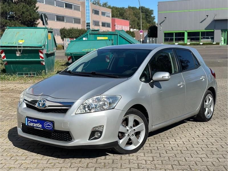 Silber Gebraucht 2011 Toyota Auris Hybrid Executive Limousine | 7.990 € (Fairer Preis) - Bild 1/4