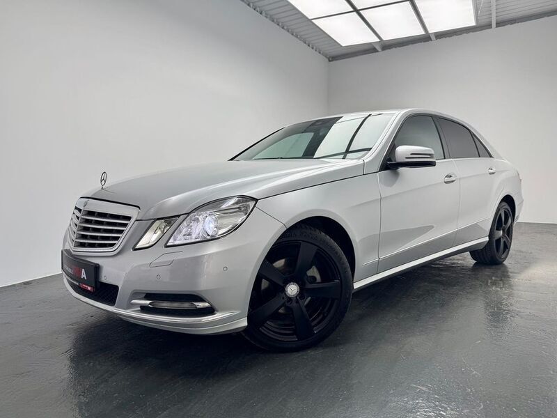 Iridiumsilber metalliclack Gebraucht 2012 Mercedes E200 Elegance Limousine | 10.900 € (Guter Preis) - Bild 1/4
