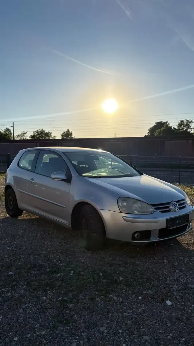 Second-hand VW Golf V 150 CP (110 kW) 2005 Argintiu Hatchback