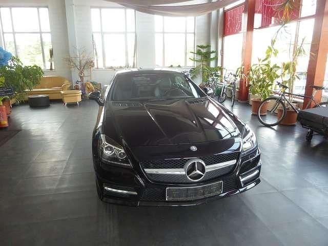 Obsidianschwarz metalliclack Gebraucht 2012 Mercedes SLK200 Cabrio | 18.999 € (Fairer Preis) - Bild 1/2