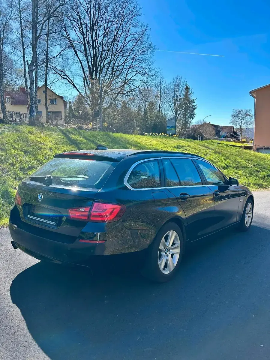 Gebraucht BMW 523 204 PS (150 kW) 2011 Schwarz Kombi