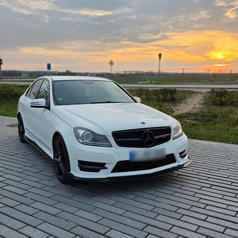 Gebraucht Mercedes C180 AMG line 156 PS (114 kW) 2014 Weiß Limousine