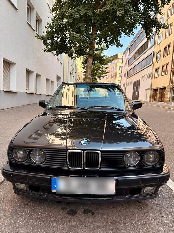 Schwarz Gebraucht 1991 BMW 325 Cabriolet Basis Cabrio | 23.000 € - Bild 1/4