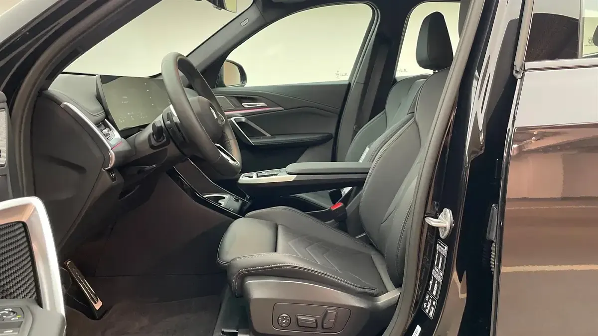 Gebraucht BMW X1 M Sport 204 PS (150 kW) 2025 Saphirschwarz metallic SUV